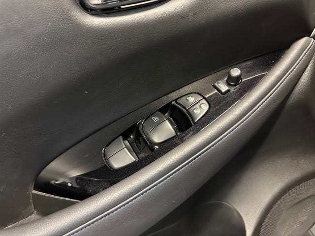 2019 NISSAN LEAF - 24
