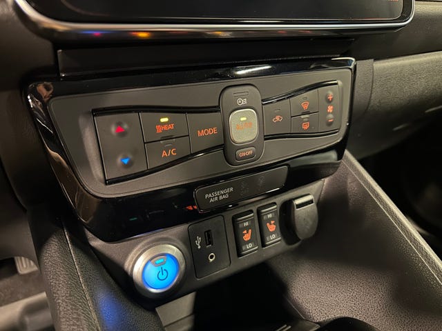 2019 NISSAN LEAF - 18