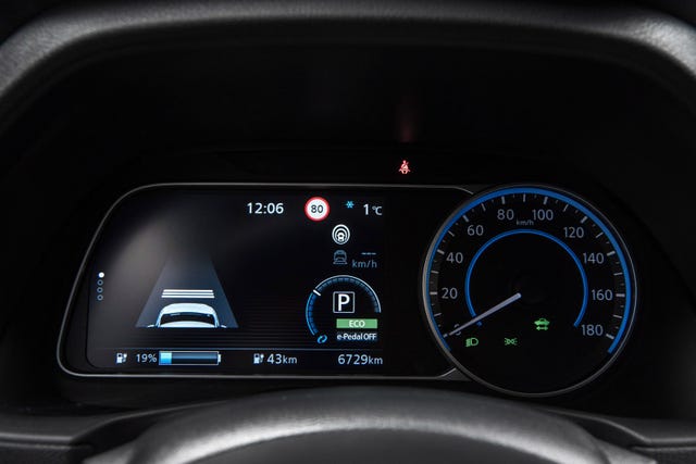 2022 NISSAN LEAF - 17