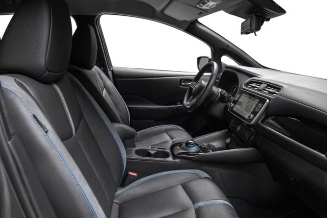 2022 NISSAN LEAF - 24