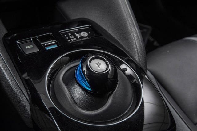 2022 NISSAN LEAF - 11