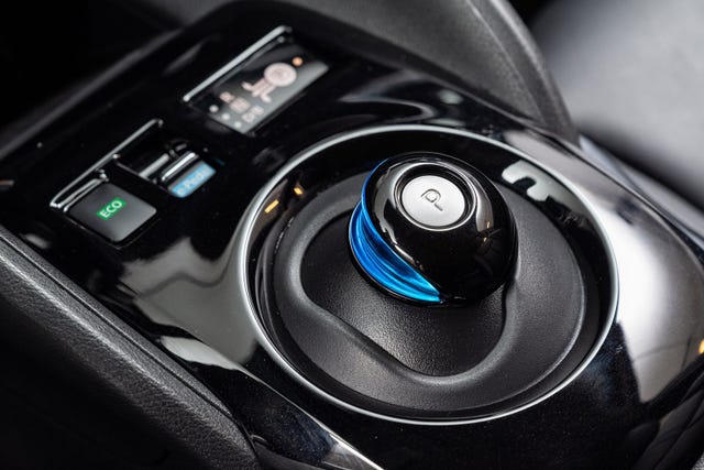 2022 NISSAN LEAF - 41