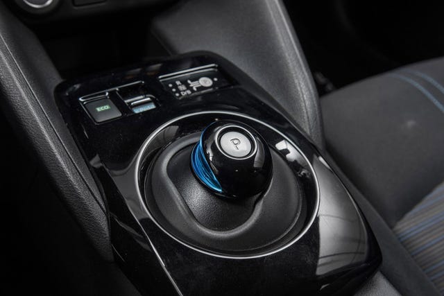 2022 NISSAN LEAF - 11