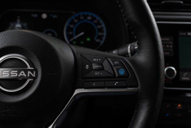 2022 NISSAN LEAF - 17