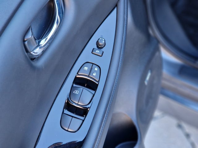 2019 NISSAN LEAF - 19