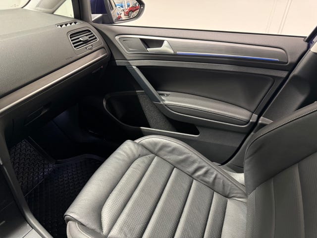2019 VOLKSWAGEN GOLF - 24