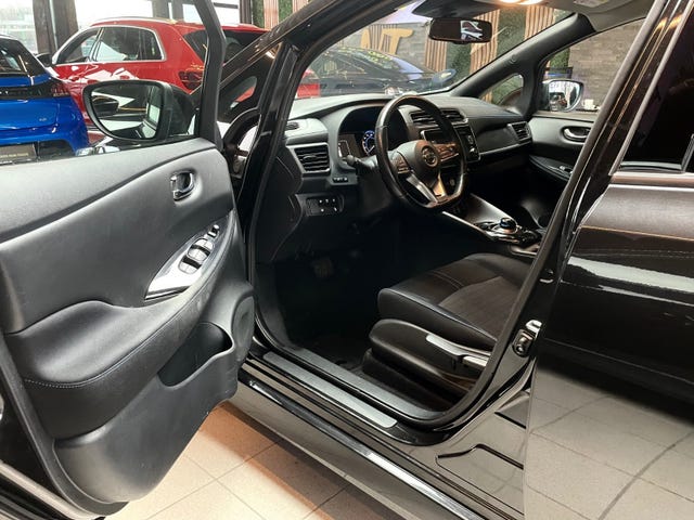 2018 NISSAN LEAF - 12
