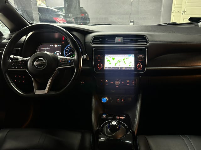 2018 NISSAN LEAF - 23