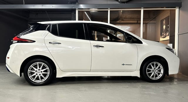 SJNFAAZE1U0029784 2018 NISSAN LEAF-3