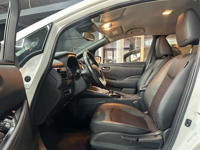 2018 NISSAN LEAF - 8