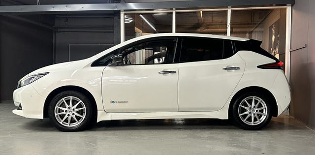 SJNFAAZE1U0029784 2018 NISSAN LEAF-2