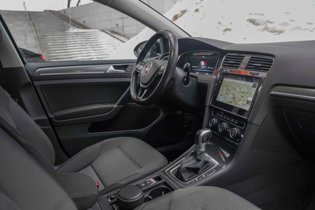 2019 VOLKSWAGEN GOLF - 18