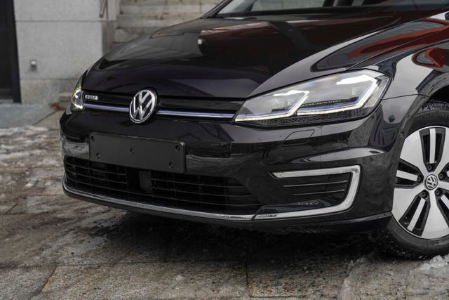 WVWZZZAUZKW915205 2019 VOLKSWAGEN GOLF-2