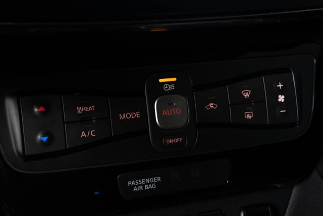 2018 NISSAN LEAF - 29