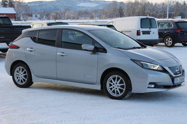 SJNFAAZE1U0030163 2018 NISSAN LEAF-2