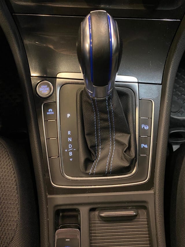 WVWZZZAUZJW905998 2018 VOLKSWAGEN GOLF-2
