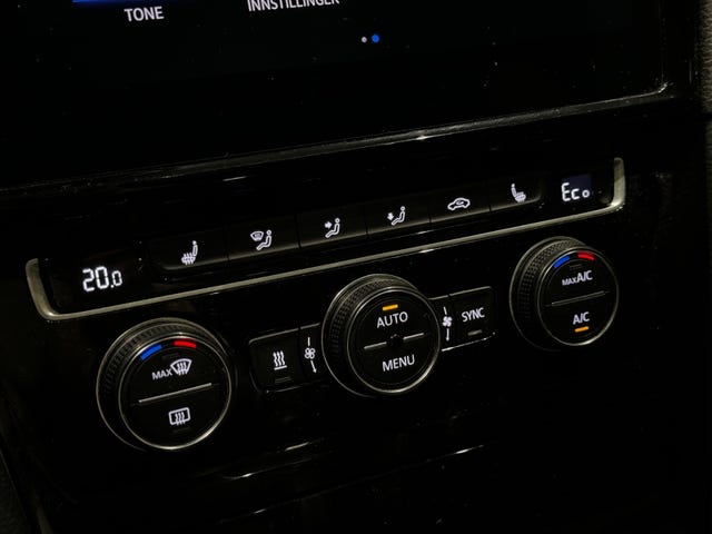 2018 VOLKSWAGEN GOLF - 30