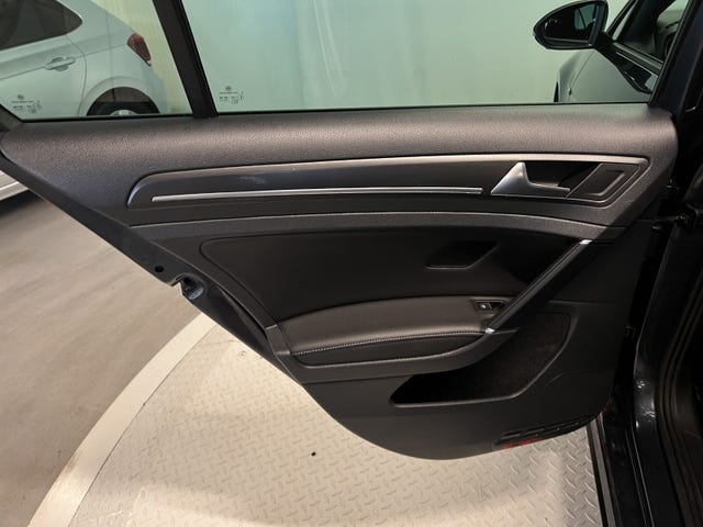 2018 VOLKSWAGEN GOLF - 38