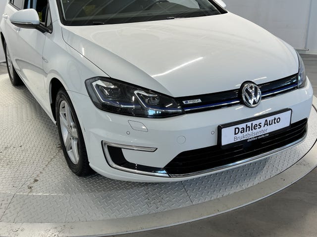 2018 VOLKSWAGEN GOLF - 32