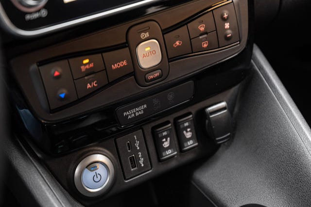2022 NISSAN LEAF - 17