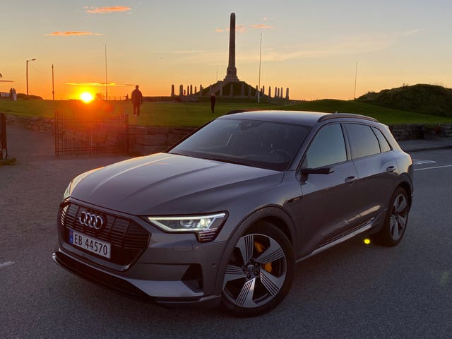 WAUZZZGE0LB019172 2020 AUDI E-TRON-1