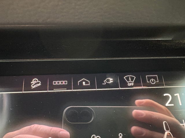 2021 AUDI E-TRON - 21