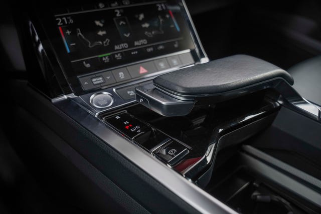 2020 AUDI E-TRON - 23