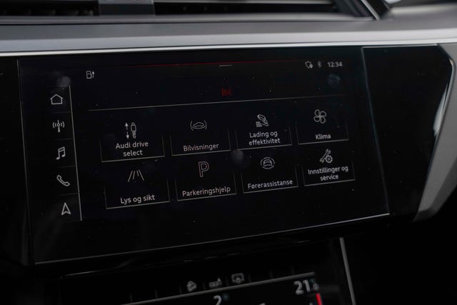 2020 AUDI E-TRON - 32