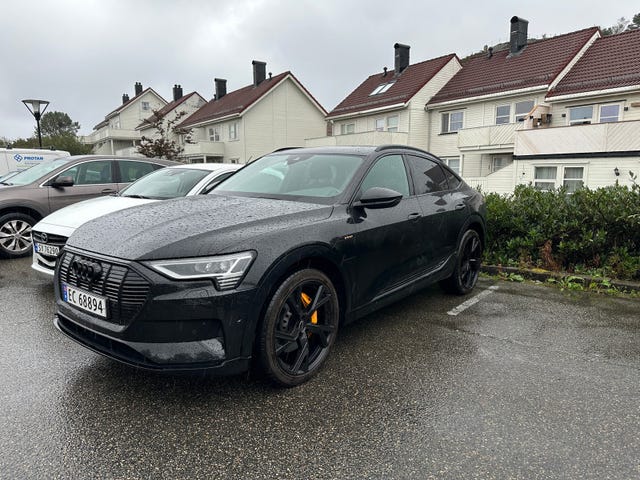 WAUZZZGE1MB041408 2021 AUDI E-TRON-2