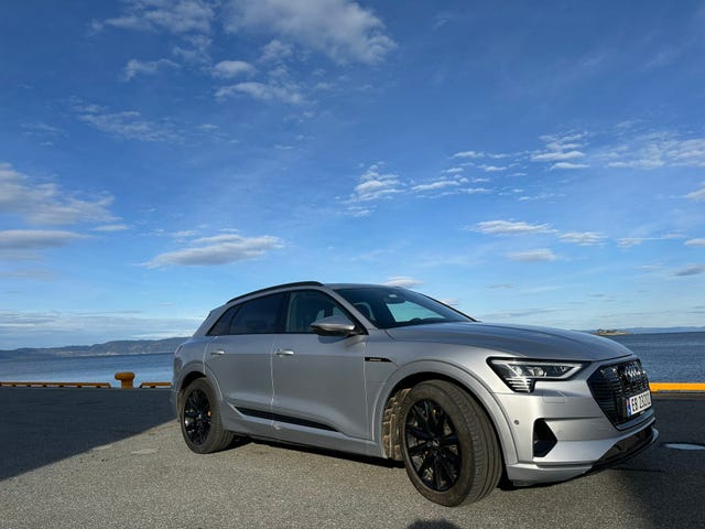 WAUZZZGE9LB018313 2020 AUDI E-TRON-4