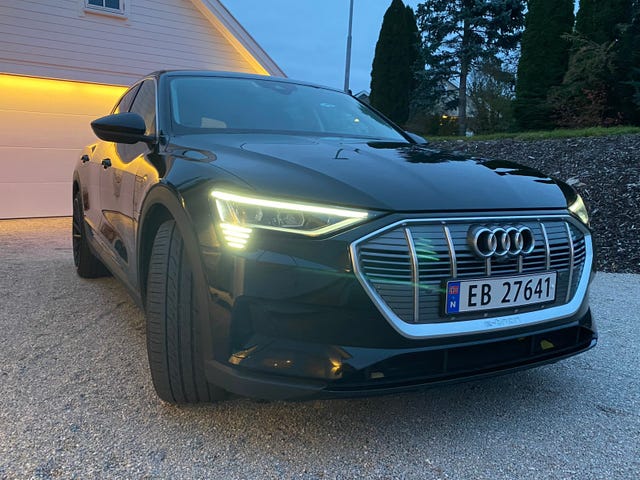 WAUZZZGE6LB010878 2020 AUDI E-TRON-3