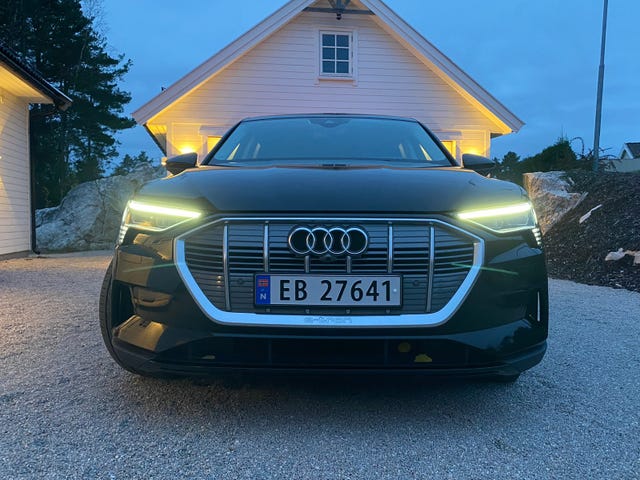 WAUZZZGE6LB010878 2020 AUDI E-TRON-2