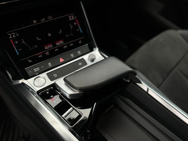 2020 AUDI E-TRON - 25