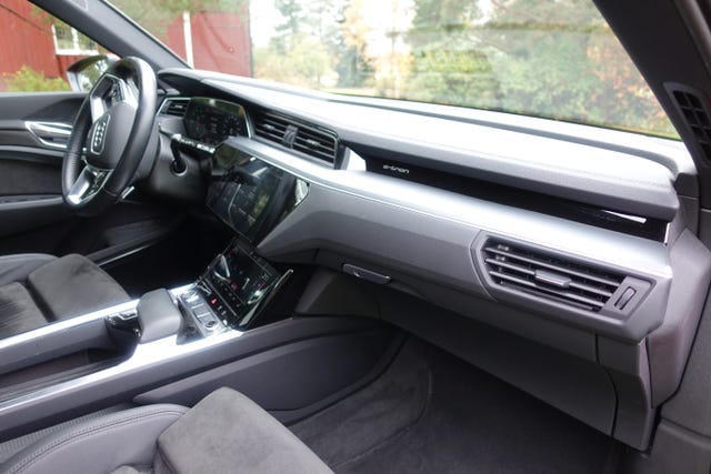 2020 AUDI E-TRON - 16