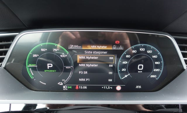 2020 AUDI E-TRON - 33