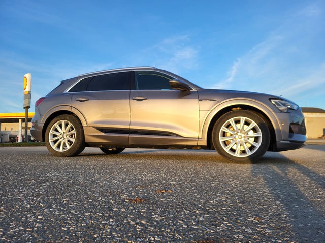 WAUZZZGE9MB008821 2021 AUDI E-TRON-0