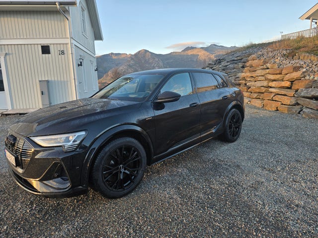 null 2021 AUDI E-TRON-5