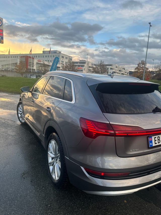 2020 AUDI E-TRON - 10