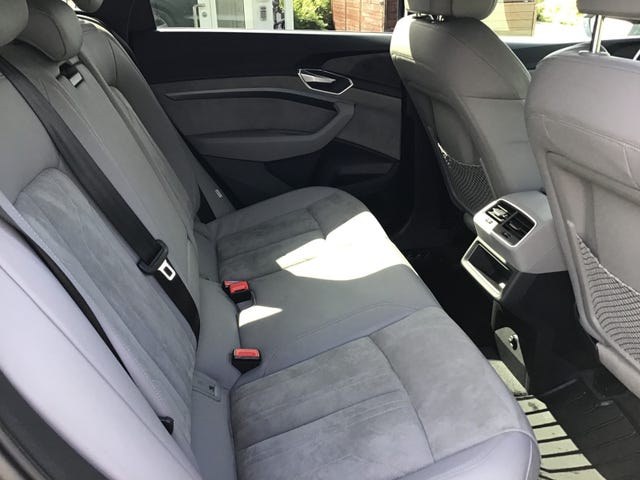 WAUZZZGE8LB037600 2020 AUDI E-TRON-3