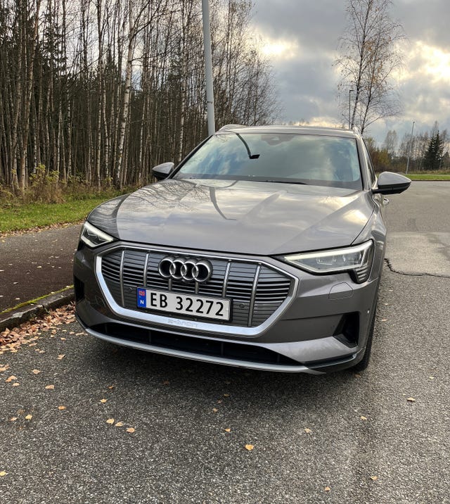 WAUZZZGE8LB022580 2020 AUDI E-TRON-1