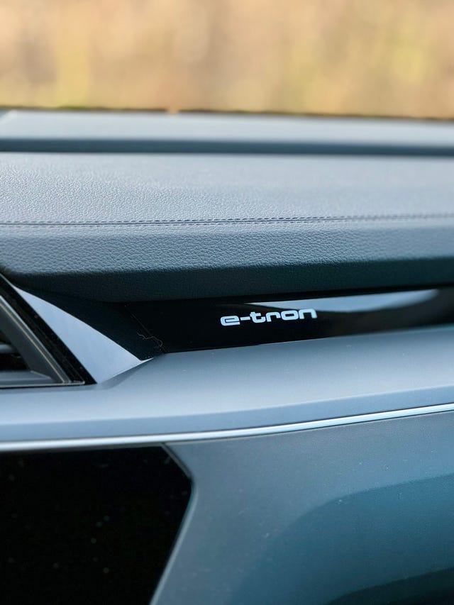 WAUZZZGE3LB018730 2020 AUDI E-TRON-3