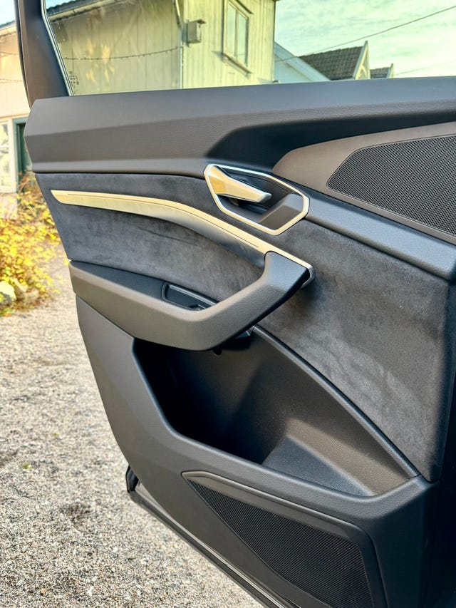 WAUZZZGE3LB018730 2020 AUDI E-TRON-2