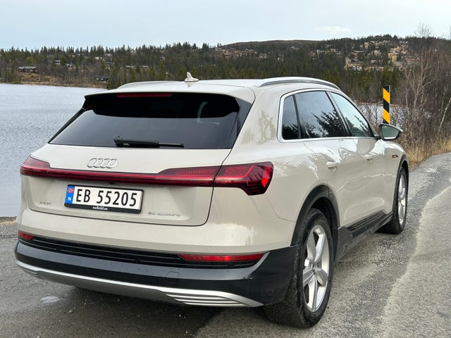 WAUZZZGE8LB031716 2020 AUDI E-TRON-2
