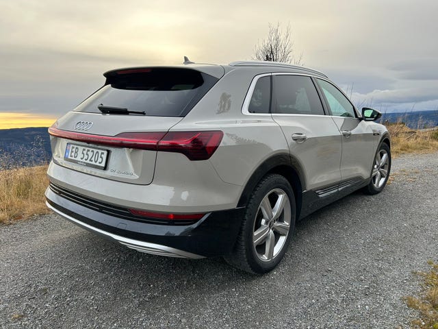 WAUZZZGE8LB031716 2020 AUDI E-TRON-4