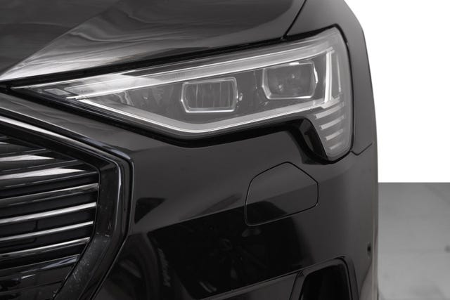 WAUZZZGE3MB040163 2021 AUDI E-TRON-2