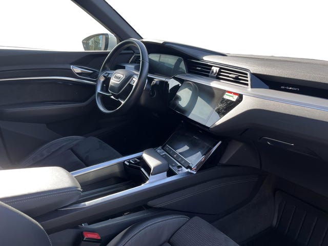 2020 AUDI E-TRON - 11