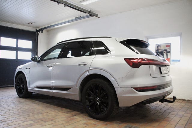 null 2021 AUDI E-TRON-3