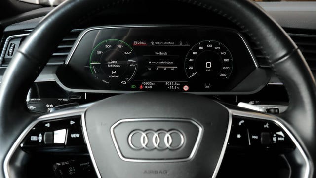 2021 AUDI E-TRON - 33