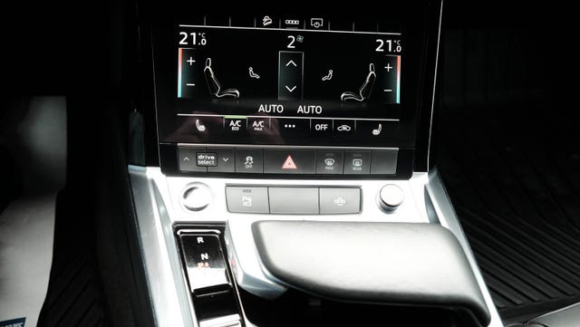 2021 AUDI E-TRON - 25