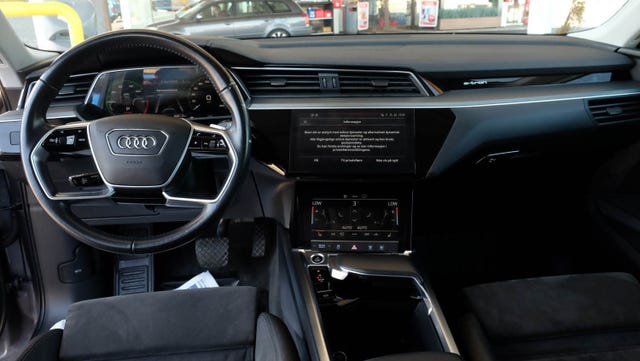 2021 AUDI E-TRON - 15